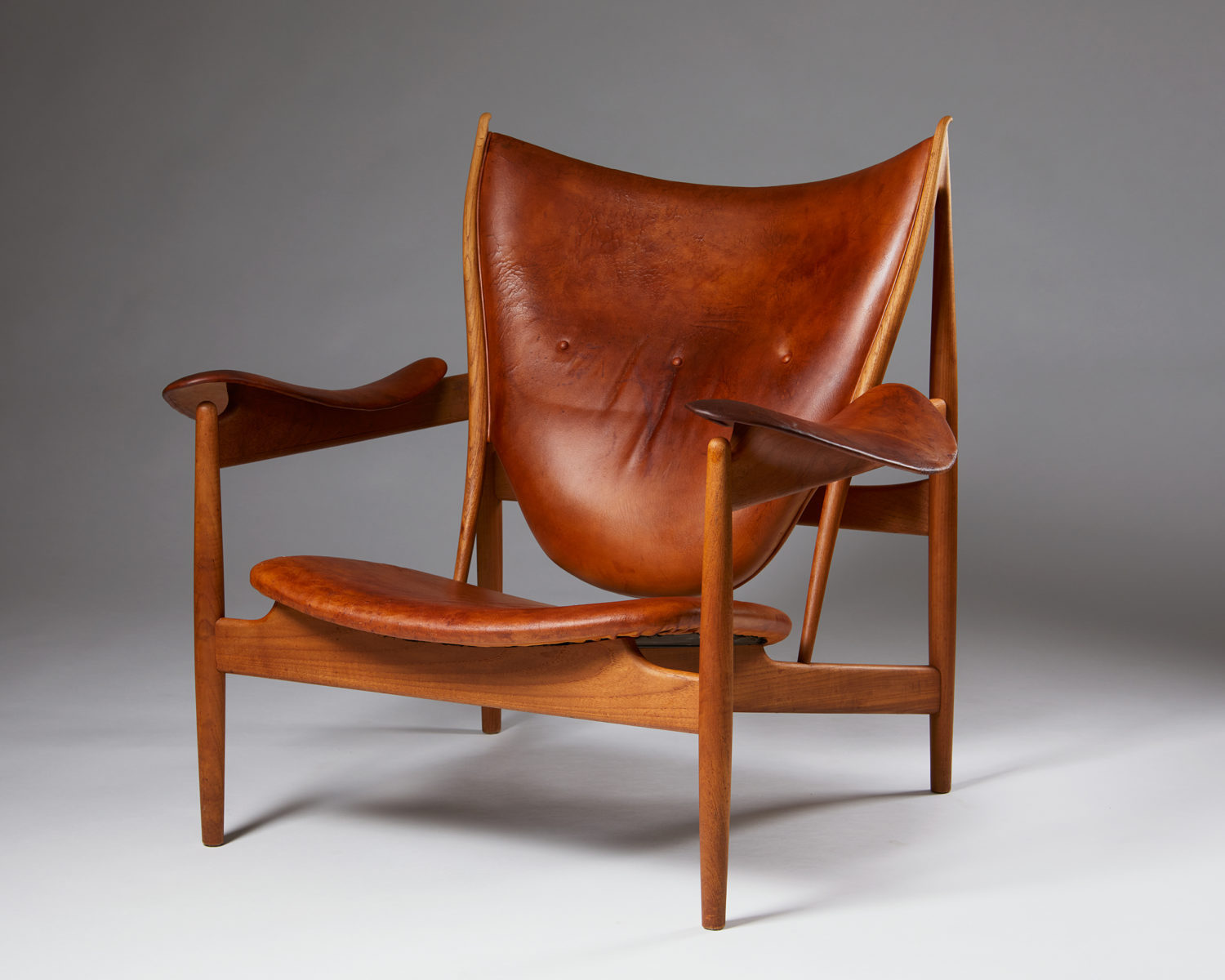 Scandinavian design: “Chieftain”armchair by Finn Juhl for Niels Vodder, Denmark, at Modernity