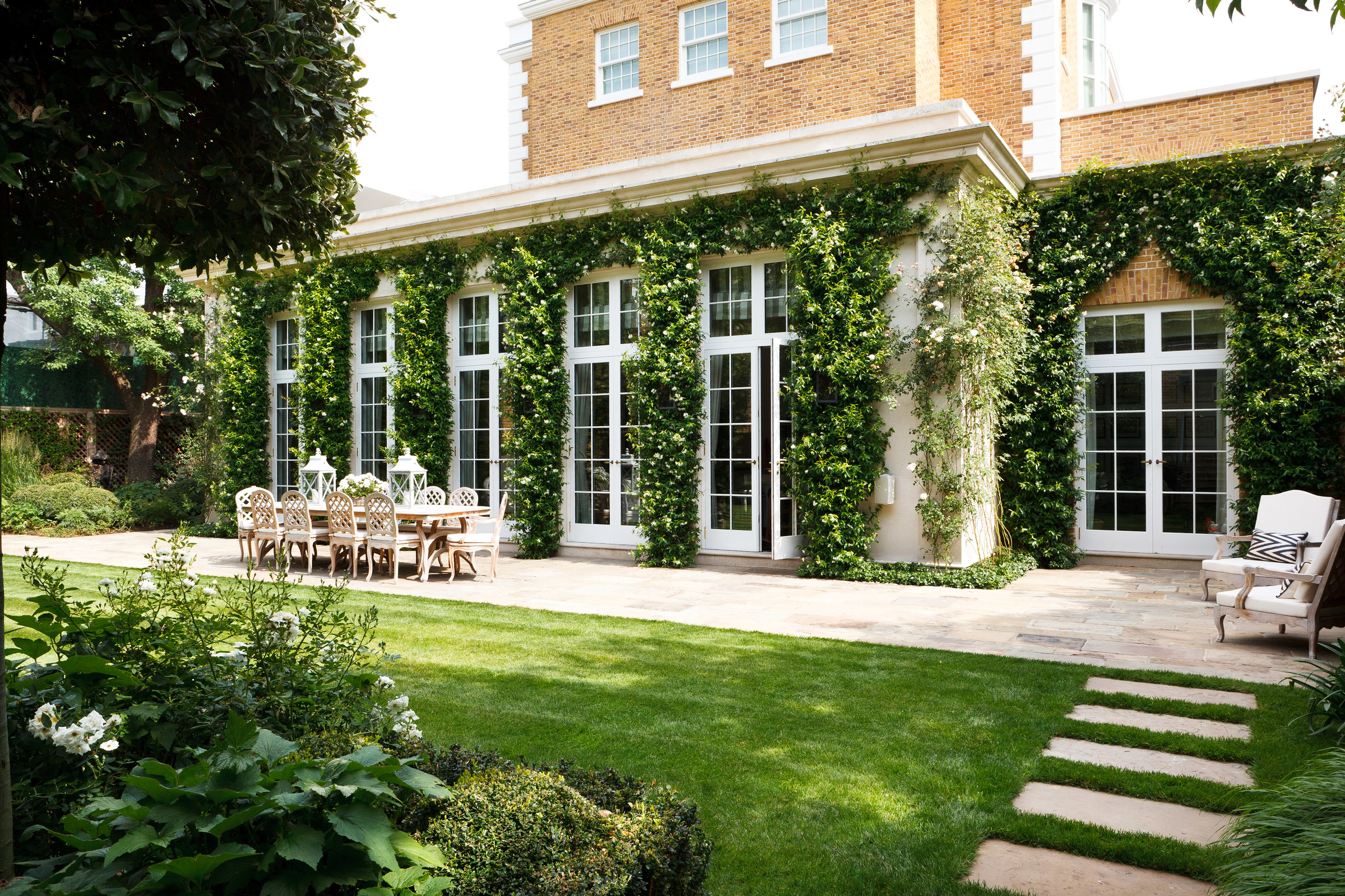 Landscaped garden by Randle Siddeley in Upper Phillimore Gardens, Kensington, London