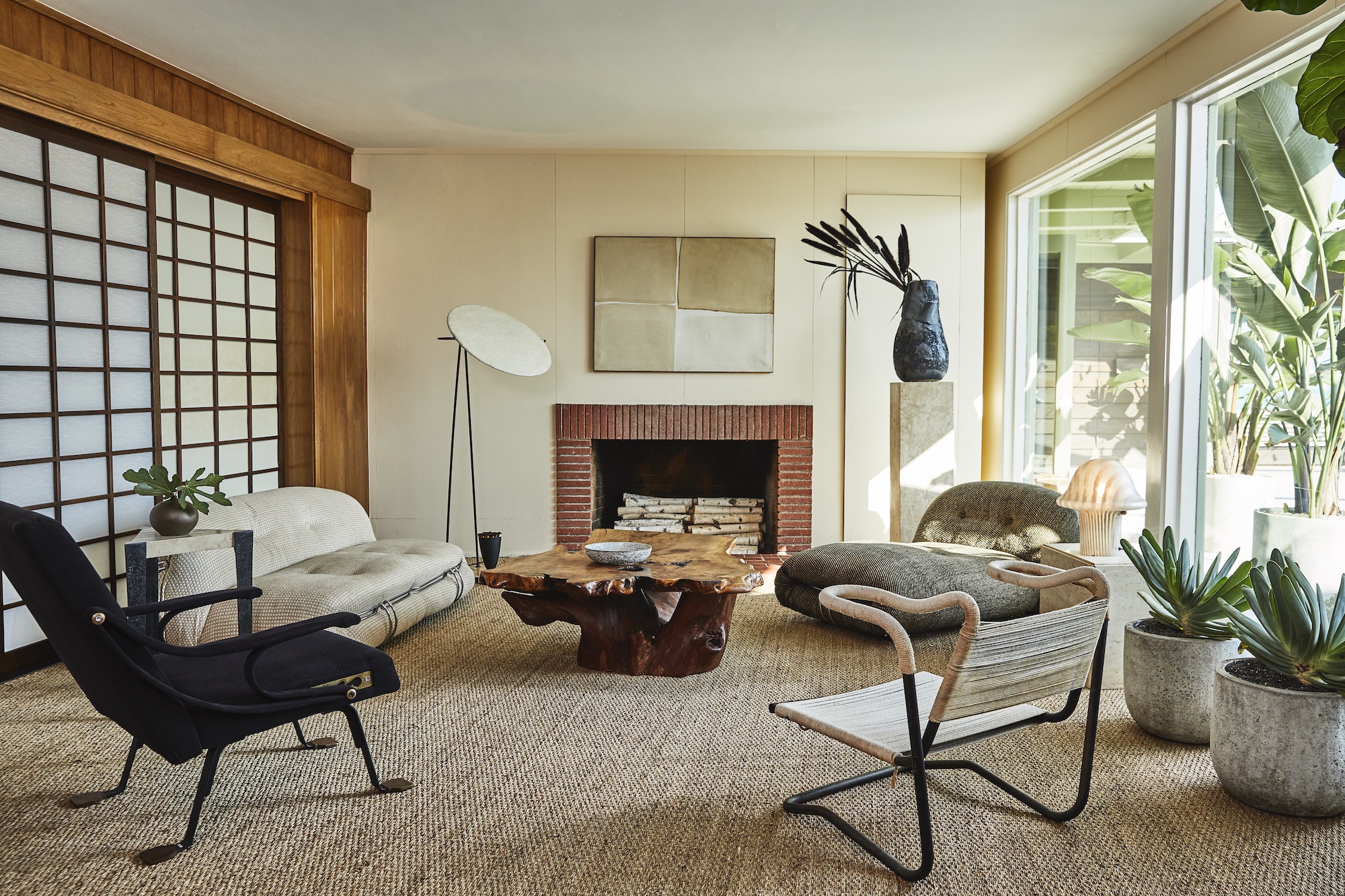 LBeautiful living rooms : this one is interior designed by Kelly Wearstler