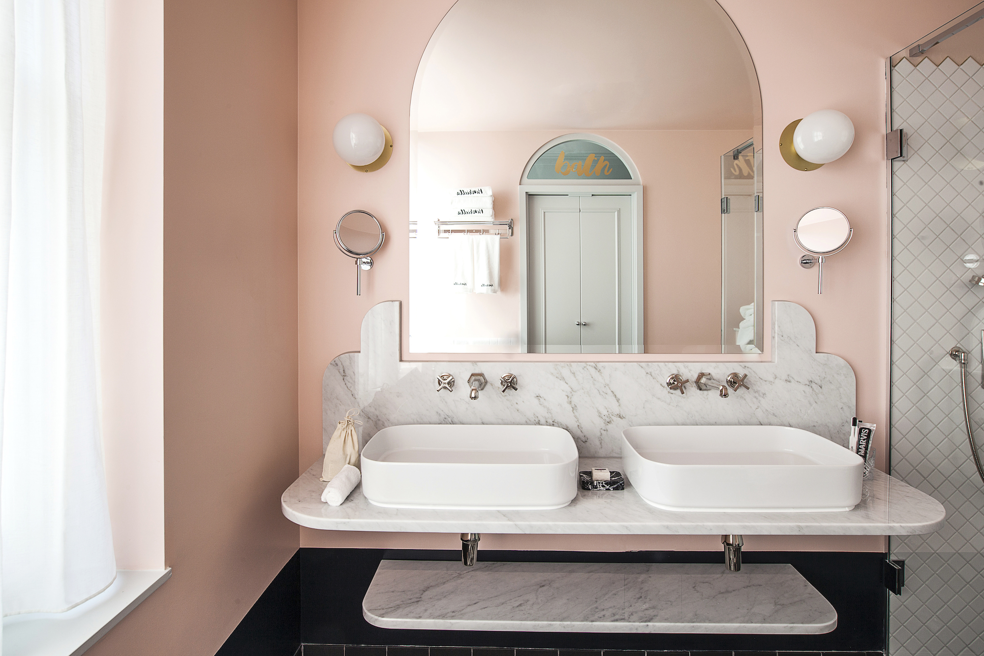 Incredible bathrooms in Effect Magazine – Dorothée Meilichzon 