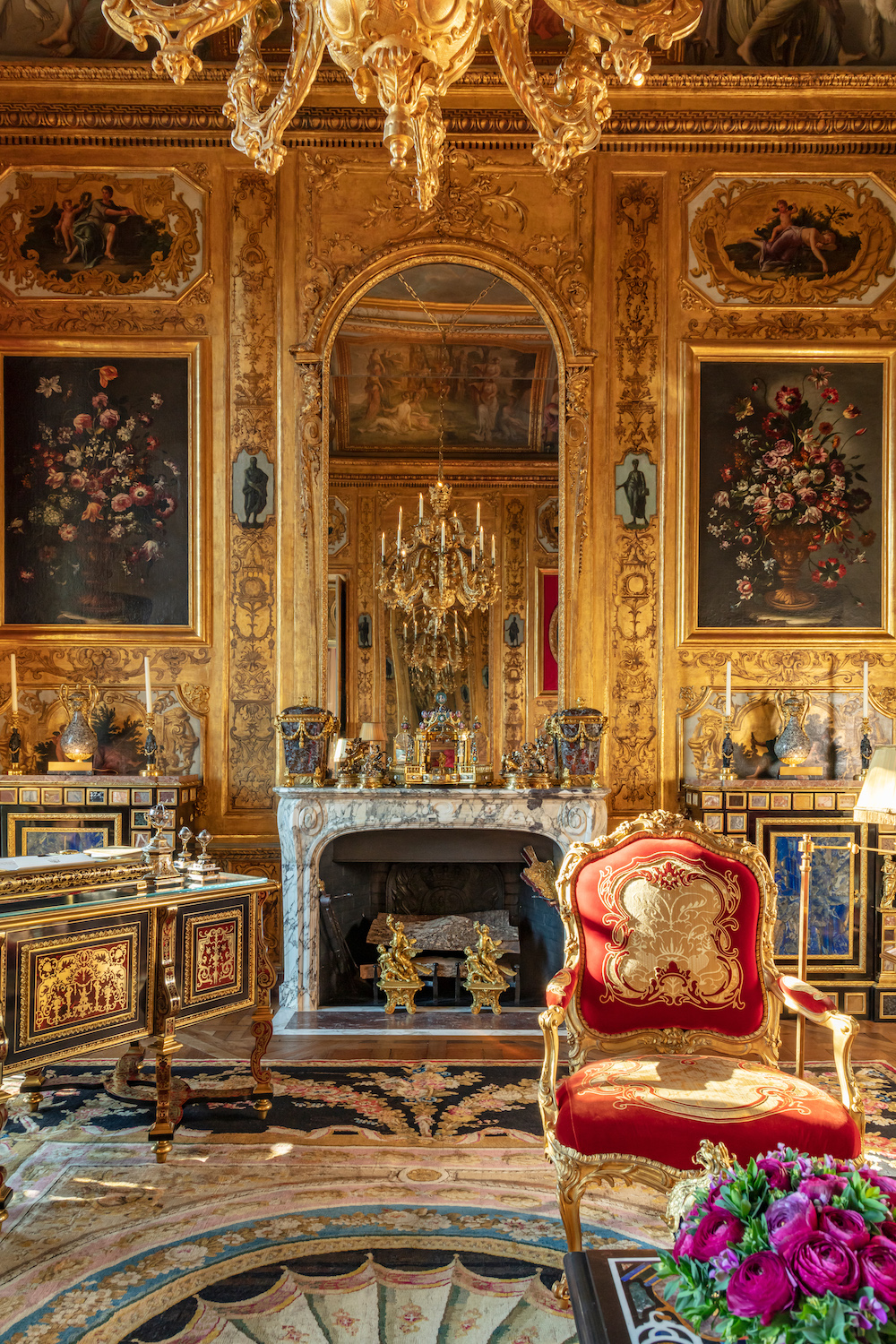 The sumptuous interiors of Hôtel Lambert were restored to their Louis XIV-era heydey by interior designer Alberto Pinto for the Qatari Prince Abdullah bin Khalifa al-Thani (Effect Magazine)