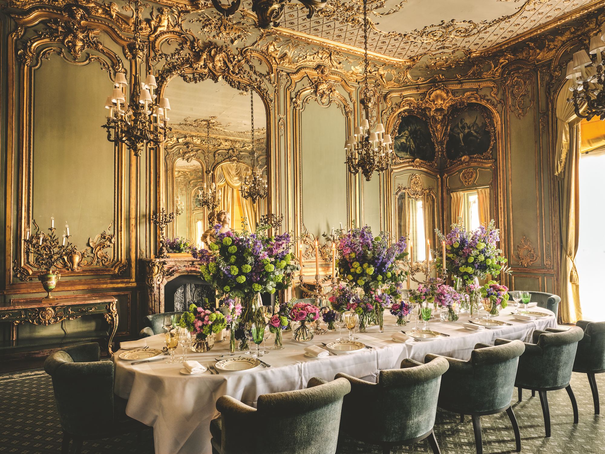 Dining room in Cliveden, with tablescaping by Jane Churchill, from Jane Churchill’s ‘Entertaining Lives’ (Photo: Andrew Montgomery)