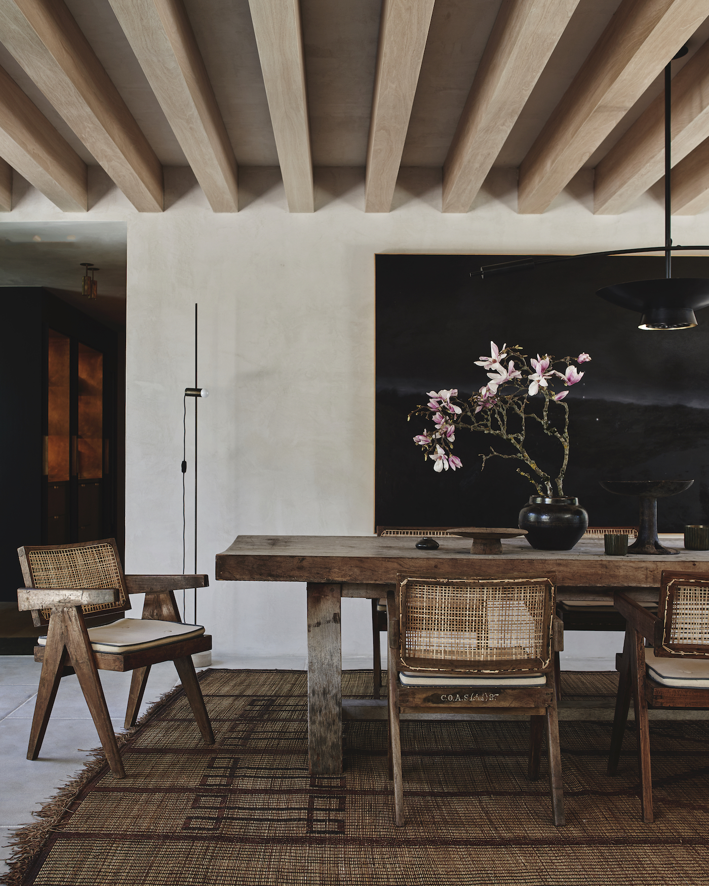 A dining room by interior designer Vanessa Alexander in her own Malibu residence in Effect Magazine