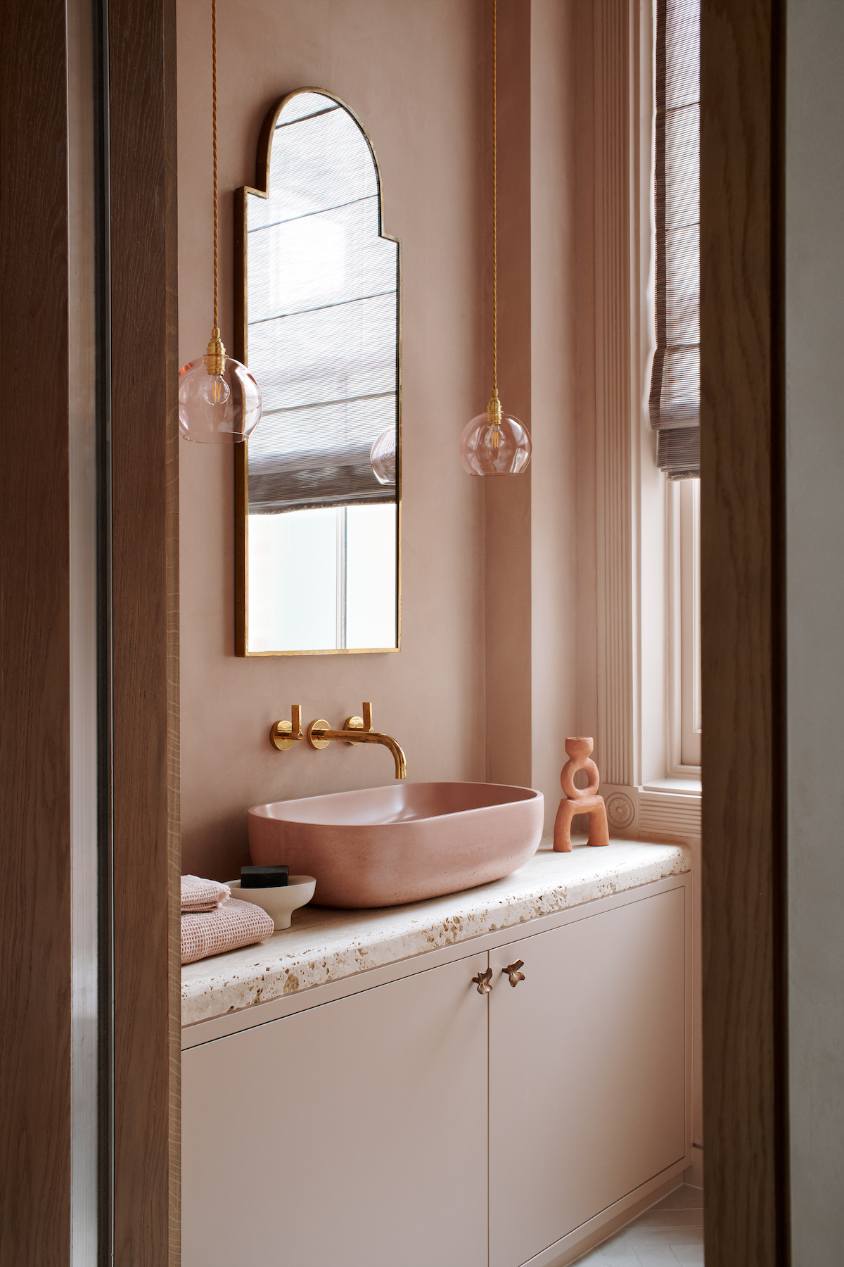 Bathroom in a city oasis in Palace Gate with interior design by Tala Fustok in Effect Magazine
