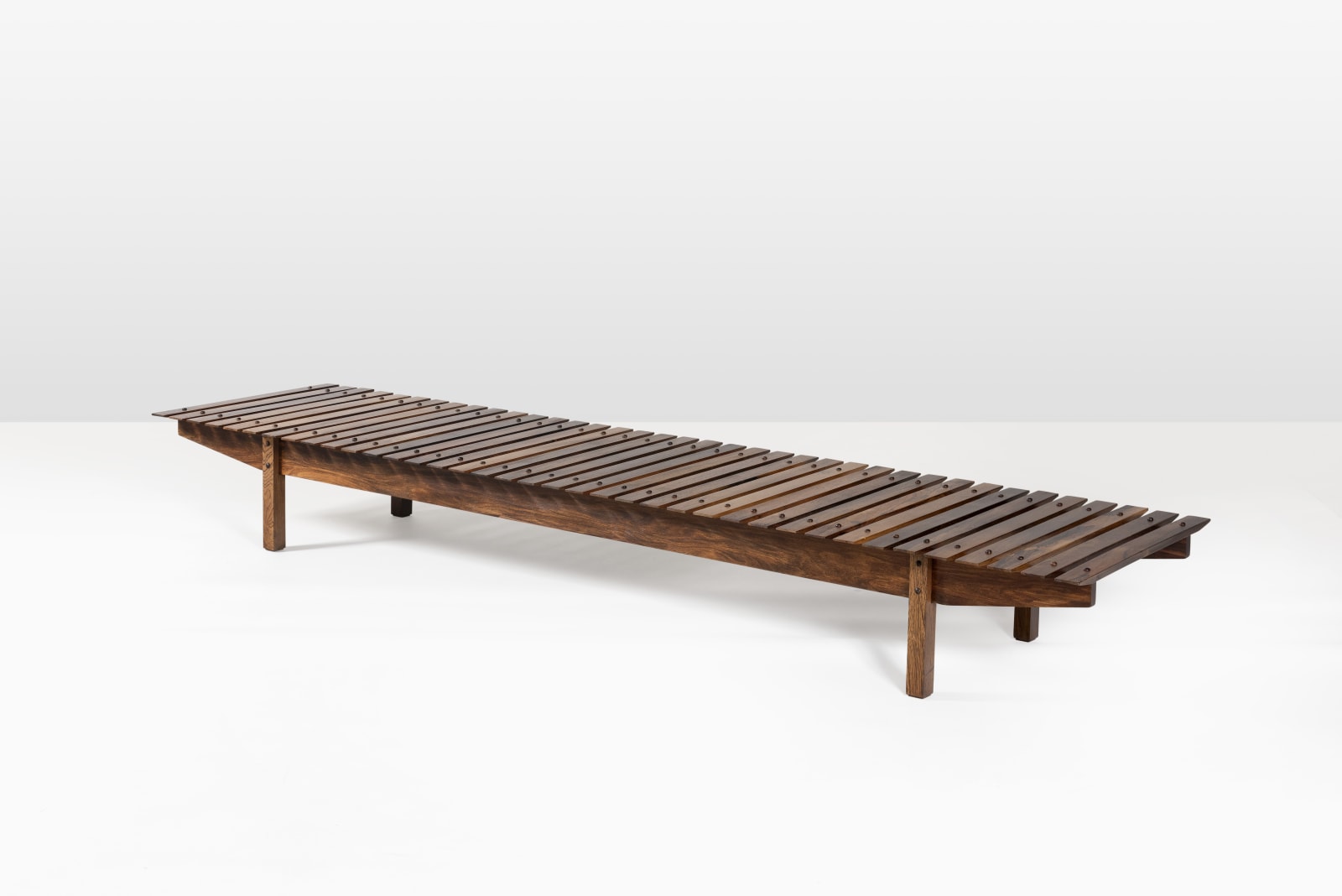 Sergio Rodrigues “Mucki Bench” from 1958 at the Gokelaere & Robinson stand at BRAFA 2023 in Effect Magazine