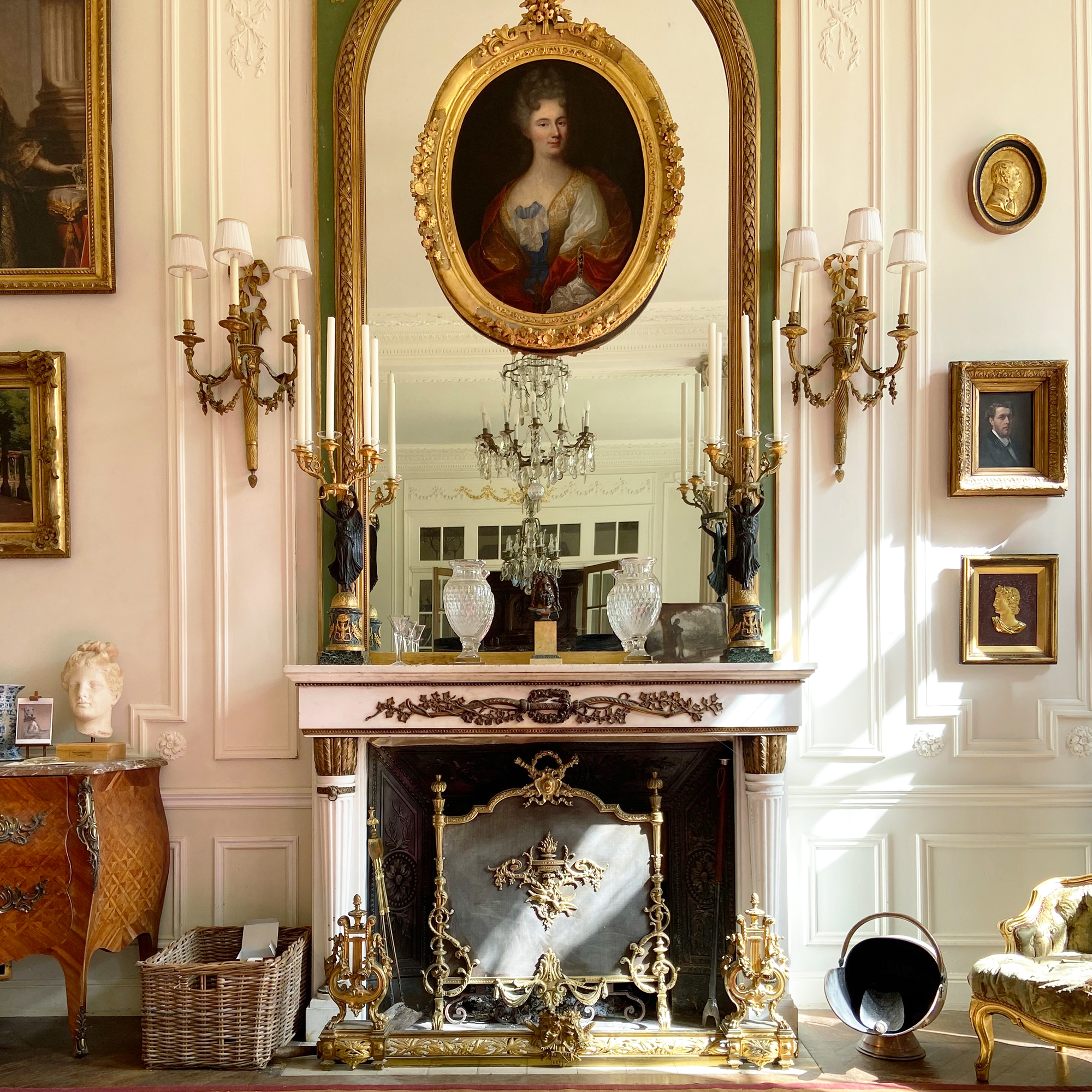 Drawing room in Tim Gosling's château - Effect Magazine